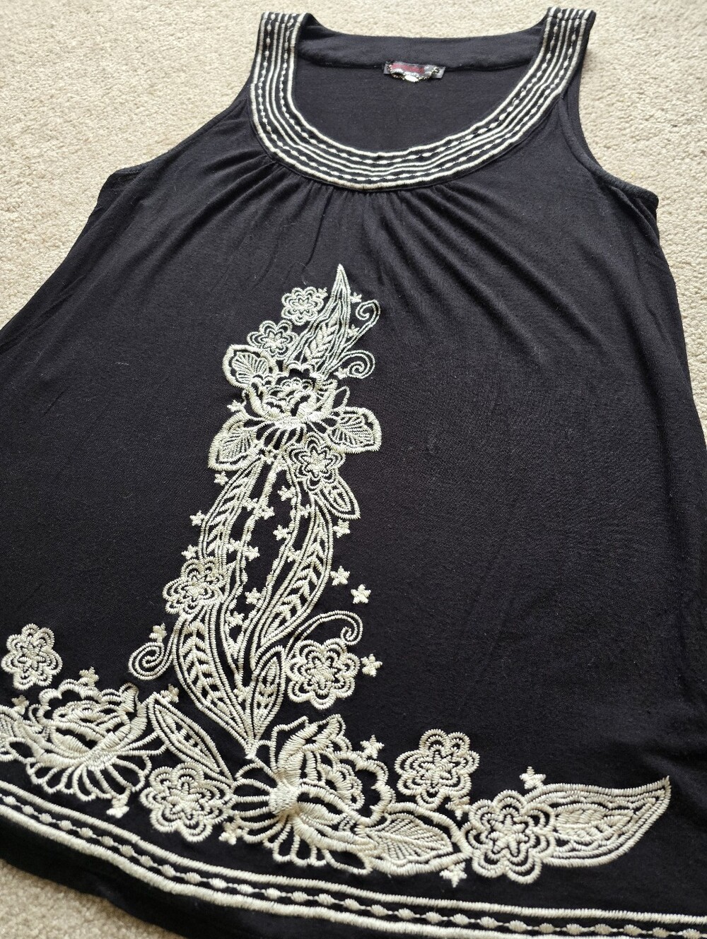 Devoted Luxury Apparel Embroidered Sleeveless Blouse Tank Top Womens Size Medium